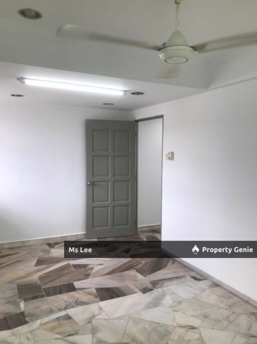 End Lot 2 Storey Town House (1St Floor unit)-Taman Sri Sentosa @ Klang-Ready 31/10