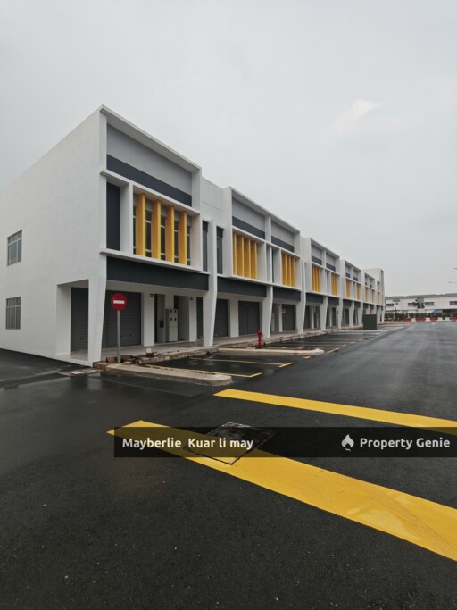 Acacia Park BTP Rm18k Coner Shop for Rent