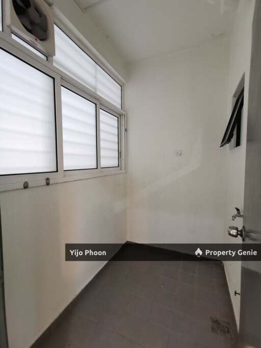 Parkland 3R3B Low Density Fully Furnished Density With 2 Car Parks