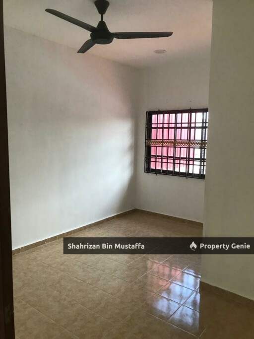 International Lot, Taman Banang Height, Batu Pahat, Johor.