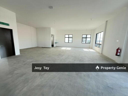ECO TROPICS  AVENUE 2 - CORNER SHOP FOR RENT