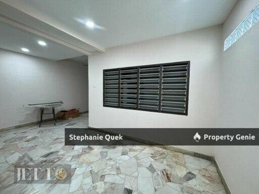 Taman Palm Grove Klang 1 Storey End Lot 3B2B Renovated House For Rent