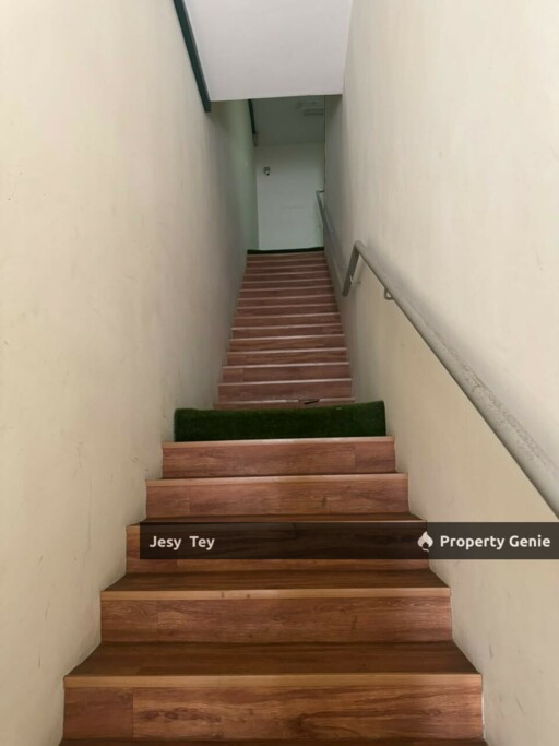 Taman Molek 2nd Floor For Rent