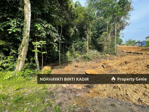 (HOT AREA) LOT BANGLO BESERAH BERHAMPIRAN KG DARAT SEKOLAH