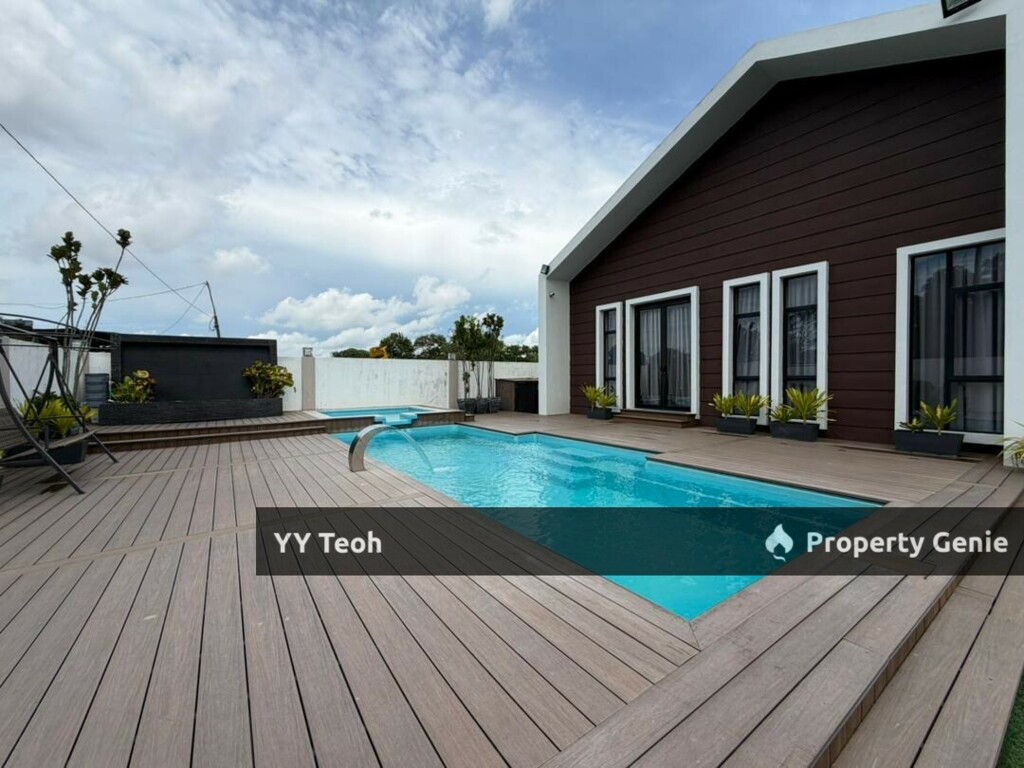 Ayer Keroh Sungai Putat Bungalow Villa with Land