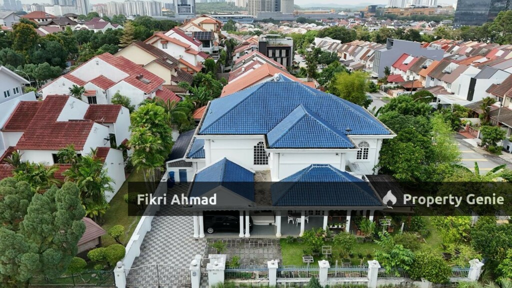 FOR SALE: CORNER 2 1/2 Storey Bungalow Taman Tun Dr Ismail