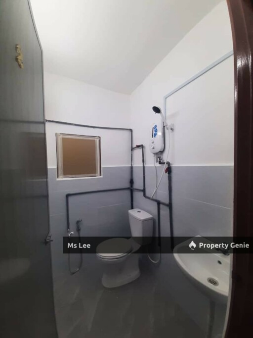 Male Room 2 RM550 @ 1st Floor Shop Apt-Sek 7-Shah Alam-near UITM-Ready Now