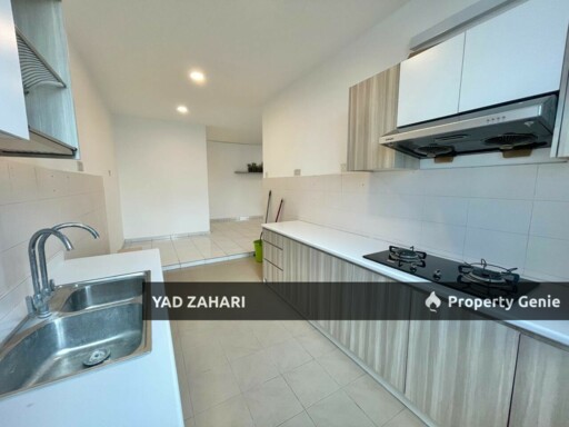 Taman Tasik Prima, Puchong | Townhouse 5 Bedrooms | RM890K - Fully Furnished, Roof Deck Facing Lake View & Spacious Built Up