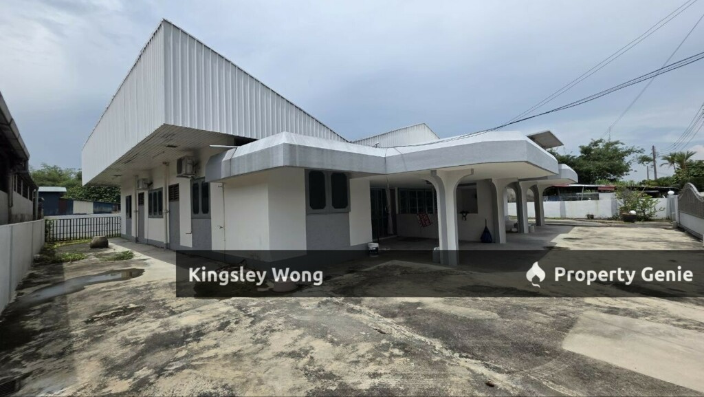 Pasir Puteh Pasir Pinji Semi D Below Market Value Simple Renovated