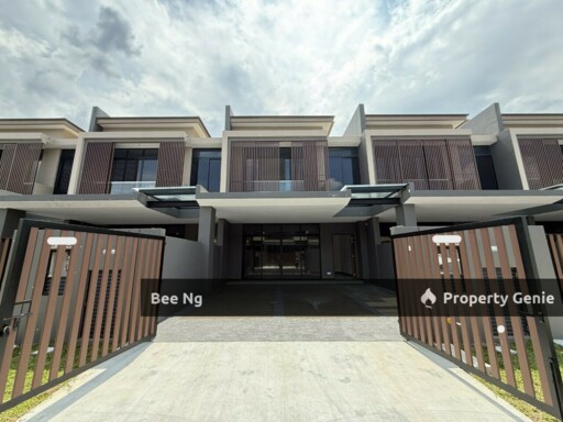 Aurora Sentral Resort Villas / Iskandar Puteri / Brand New / 2 Storey Terrace 24x75 / Super Cheap