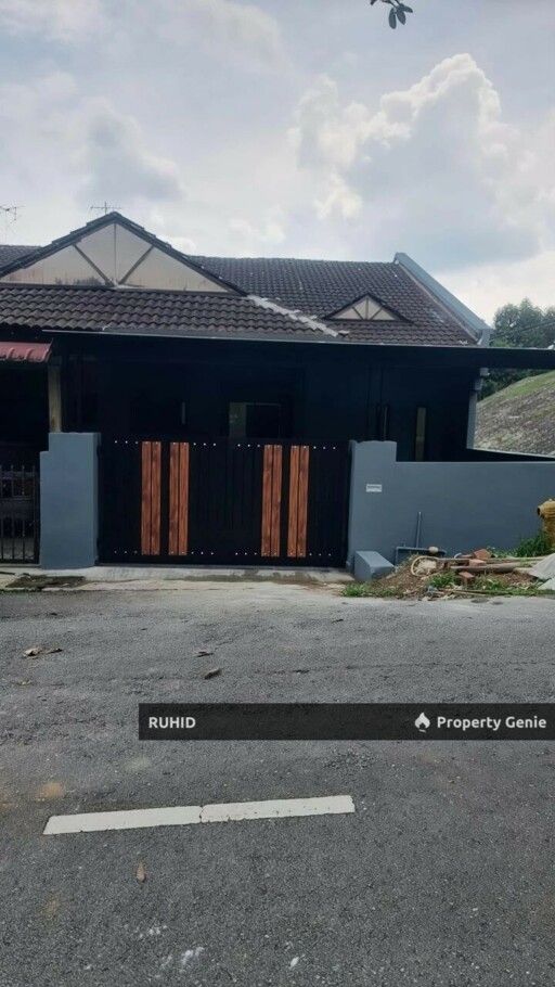 End Lot Single Storey Terrace House for Sale in Taman Sri Pulai, Johor Bahru