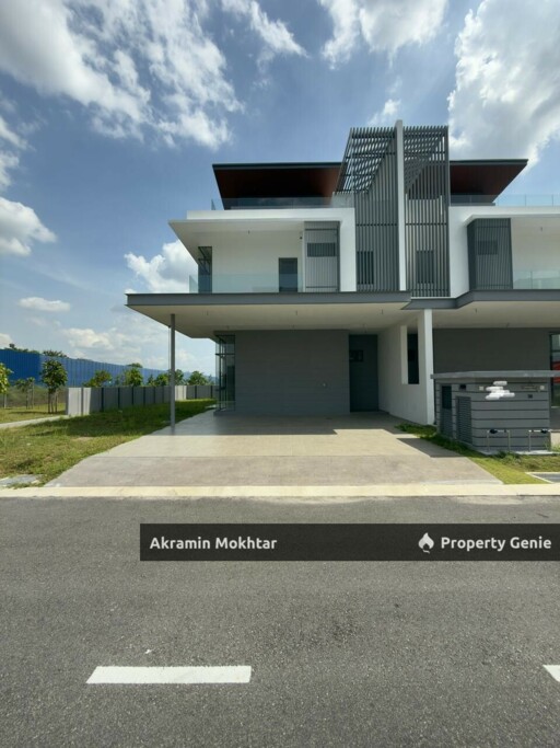 3 Storey Semi-D Corner Unit @ Broadleaf Residence Kota Kemuning, Shah Alam