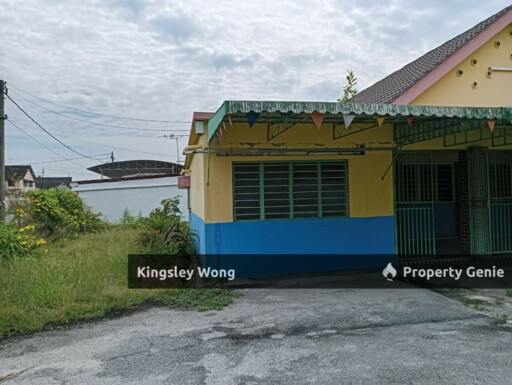 Jalan Kampar Housing Trust Ipoh Single Storey Bungalow Land size: 10,800 sq. ft For Sale Ipoh Town