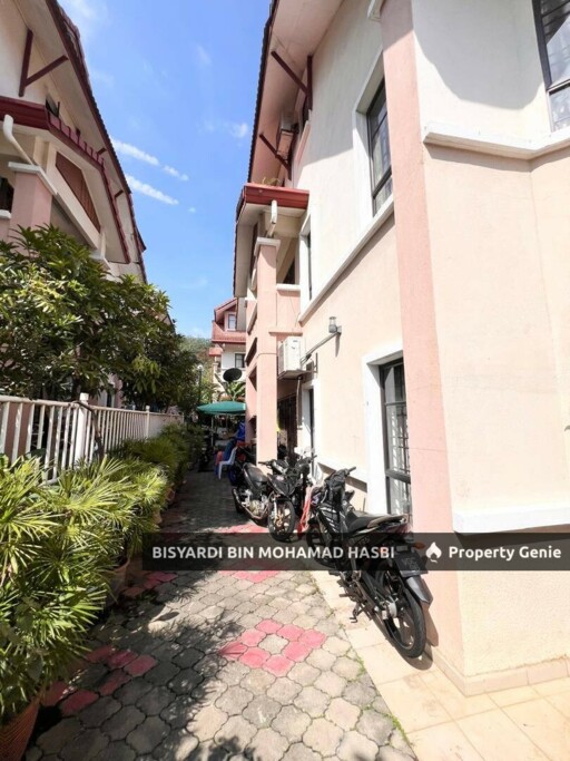 RENOVATED 2.5 STOREY END LOT EXTRA LAND, PRESINT 16 PUTRAJAYA .