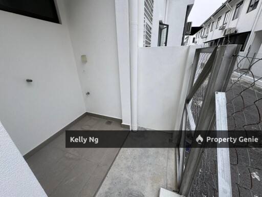 Double Sty Brand New House At Robin Bandar Rimbayu For Sale