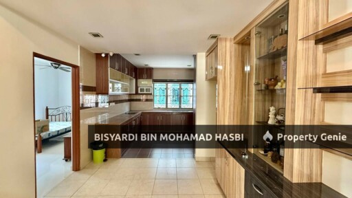 Facing Open Corner Lot Renovated Double Storey Taman Putra Prima, Puchong.