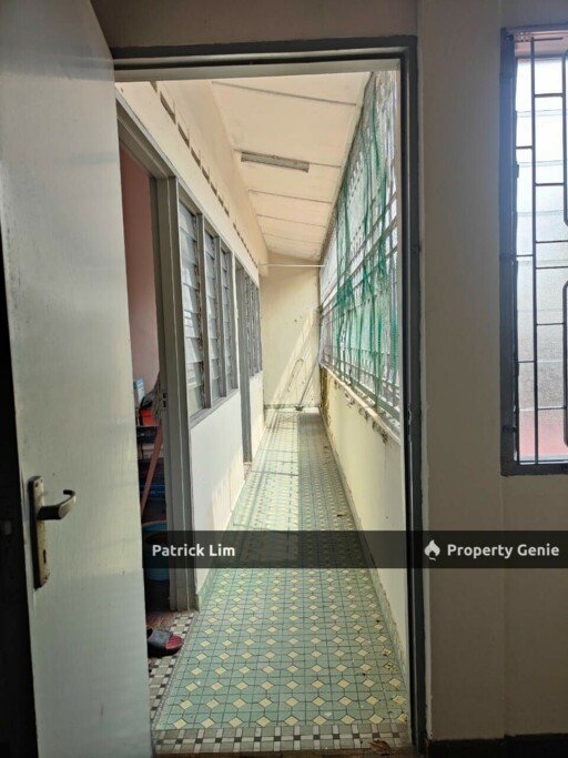 Hot Area Bukit Beruang [Ground Floor and 1st Floor] Shop Lot For Sale