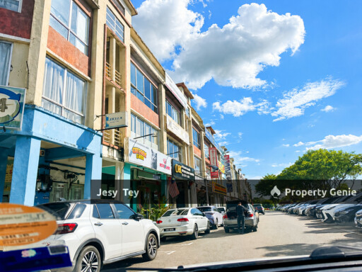 Exclusive Listing (Mount Austin First Floor Shop For Rent)