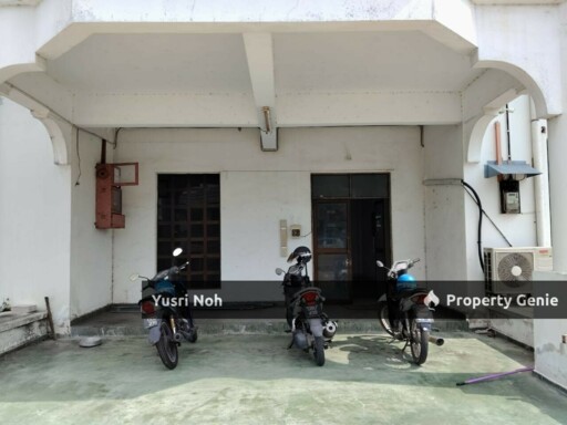 Single Storey Warehouse Together with 2.5 Storey Office Building