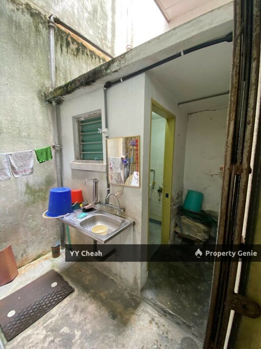 Ipoh Town 二奶巷 2 Storey End Lot Shop for Sale 20x100 For Sale, Freehold