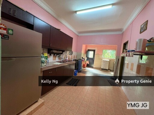 Double Sty Partial Renovation & Furnished At Kg Jawa Klang For Rent