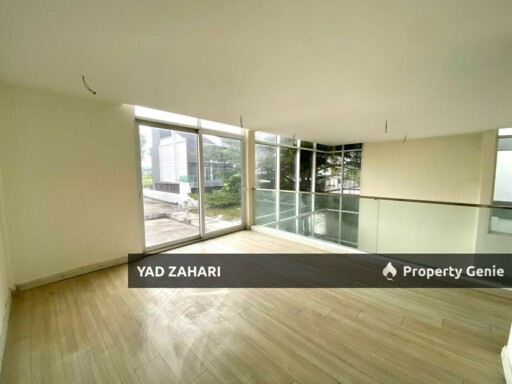 Taman Alam Kemuning, Shah Alam | 3-Storey Bungalow 6+1 Bedrooms | RM1.6M - Near Highway, Spacious Car Porch & Big Covered Balcony