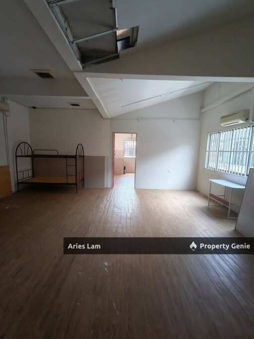 3 Storey Shoplot @ Johor Jaya / Jalan Dedap / Whole Block For Rent