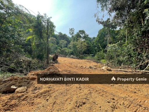 (HOT AREA) LOT BANGLO BESERAH BERHAMPIRAN KG DARAT SEKOLAH