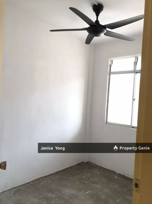 Flat @ Taman Mount Austin