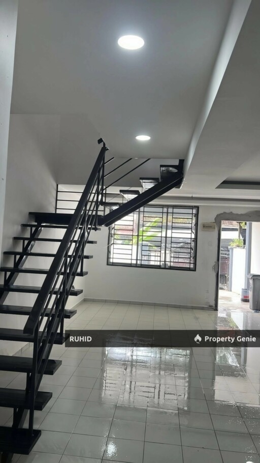 Renovated End Lot Double Storey House, Taman Scientex Kelapa Sawit