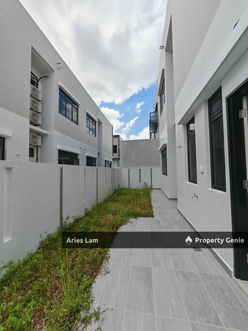 Danga Sutera @ Semi-D House Corner Lot / Skudai
