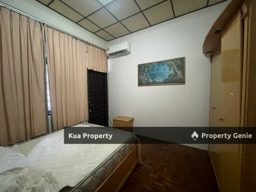 Double storey Semi Detached house For Sale! Located at 3rd mile