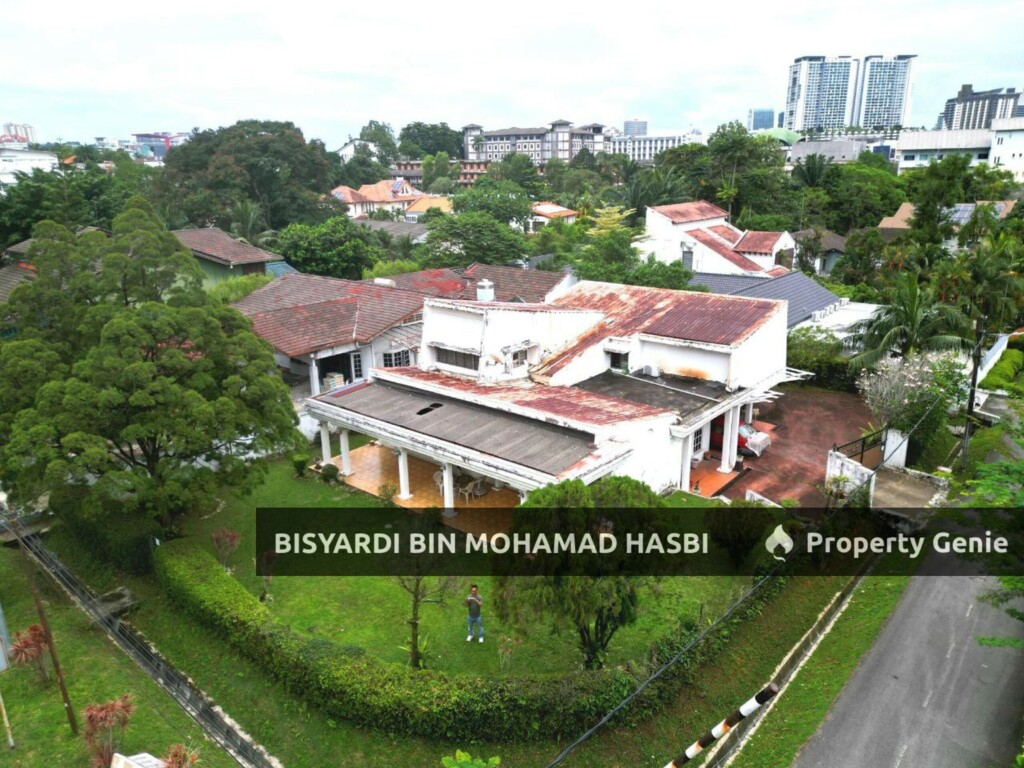 Exclusive 8,250sq.ft Corner Single Storey Bungalow with Large Land in The Heart of Seksyen 16 Petaling Jaya.