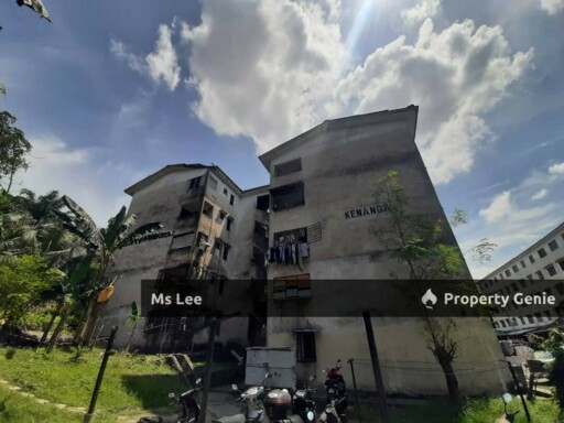 Dahlia Apartment @ Bandar Country Homes , RAWANG - Blok Kenanga Tingkat 4 top floor - Ready 15/7 or 31/7