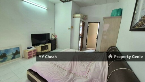2.5 Storey House 6 Rooms - Facing Field - Good For Big Family