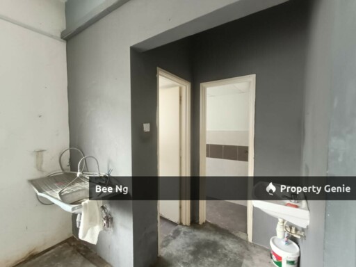 Setia Tropika / 3 Storey Shoplot  / Facing Main Road