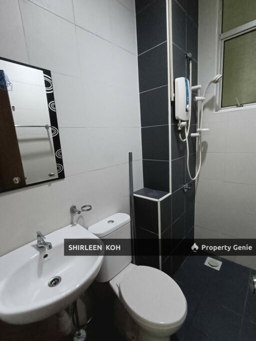 Room for rent at Suriamas Suite @ Larkin JB Town