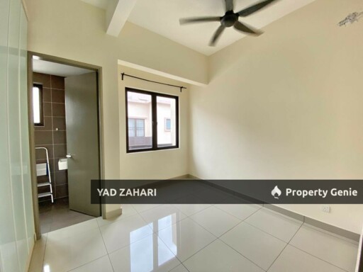 The Strata, Bangi | Townhouse 3 Bedrooms | RM550K - Brand New Unit and Semi Furnished