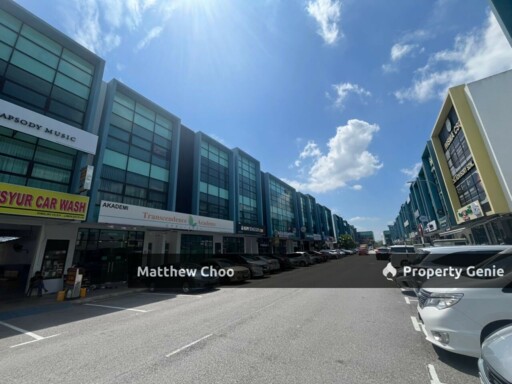 🍎For Rent🍎  📍*Bandar Dato Onn, Perjiranan 4*  - Type: Three Storey Shop Lot - ⁠*Whole Block for rent* - ⁠Land size: 22 x 70sqft - ⁠*Facing Shop Lot* - ⁠Intermediate unit  💰 *Asking rental: GF (RM5