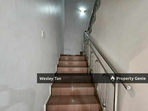 Cheng Lotus 2 Storey Terrace 5 Rooms Partly Furnish Easy Parking Access
