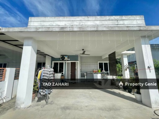 Seksyen 29, Kg Lombong Shah Alam | Single Storey Semi-D 4 Bedrooms | RM500K - Extra Land, Loft Features & Easy Access to Main Road