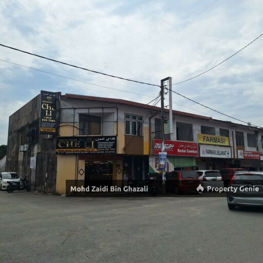 Kedai 2 tingkat pekan Jelawat