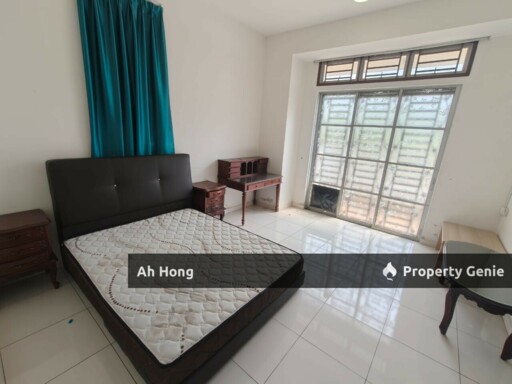 Nusa Sentral / Double Storey / 4bedroom / Partially Furnished