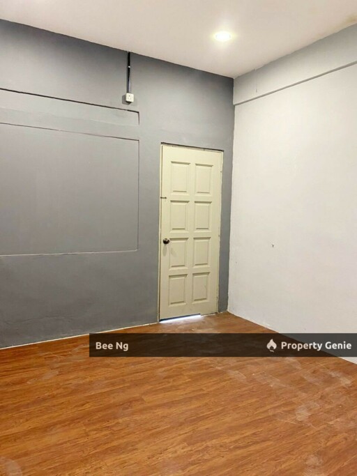 Taman Tasek/Jalan Glasiar/Double Storey Shop Lot/Facing Main Road
