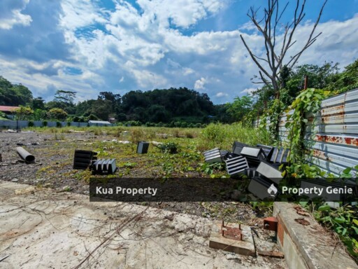 Facing Main Road Land For Rent! 📍Located at 15th Mile