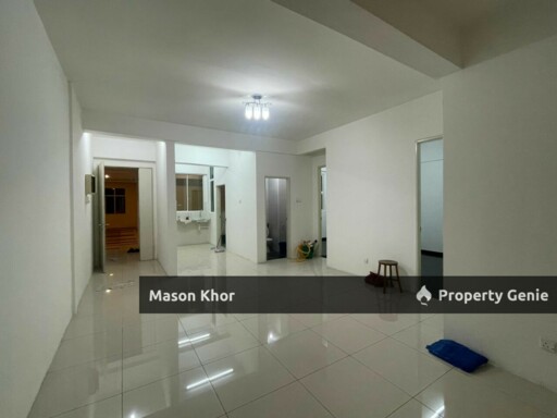 THE OASIS CONDOMINIUM LOWER FLOOR 1085sf BARE UNIT 1CP GELUGOR