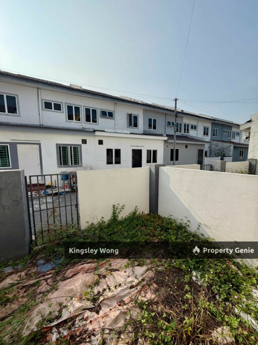 Pengkalan Station 18 Double Storey Terrace House Basic Unit Facing Empty Land