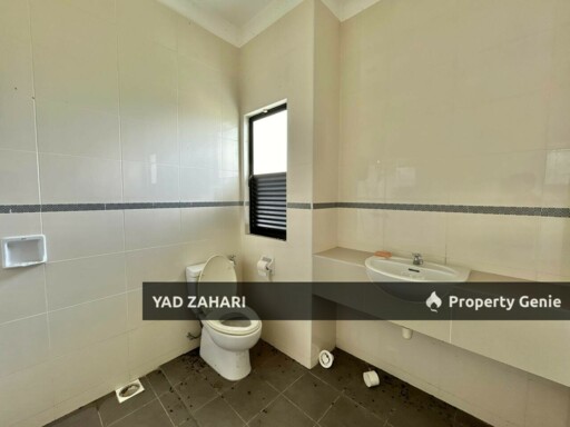 Saujana Villa, Taman Prima Saujana, Kajang | 2.5 Storey Bungalow 5 Bedrooms | RM1.75M - Gated and Guarded, Freehold, Spacious Hall & Built Up