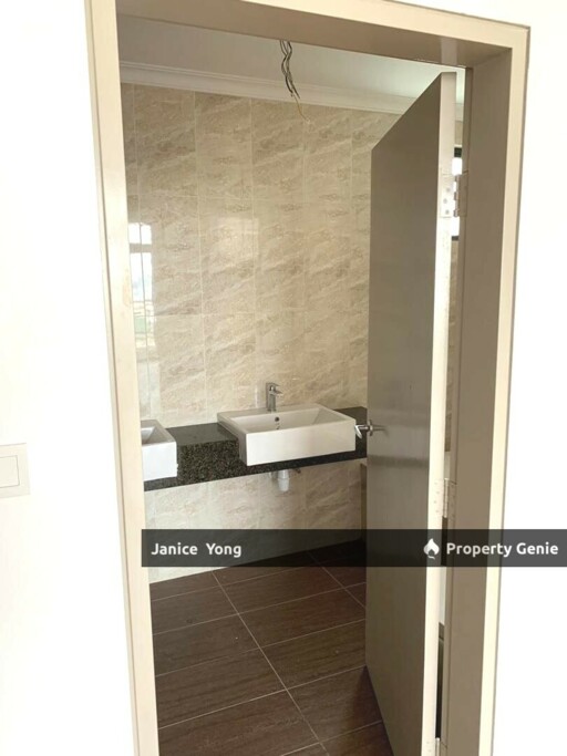Laguna Heights Condominium @ Perling