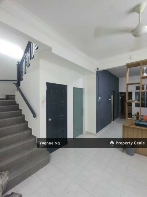 Molek/ 2-Sty Terrace House For Rent/ Nearby Johor Jaya / Ciq /Majidee/Ros Merah